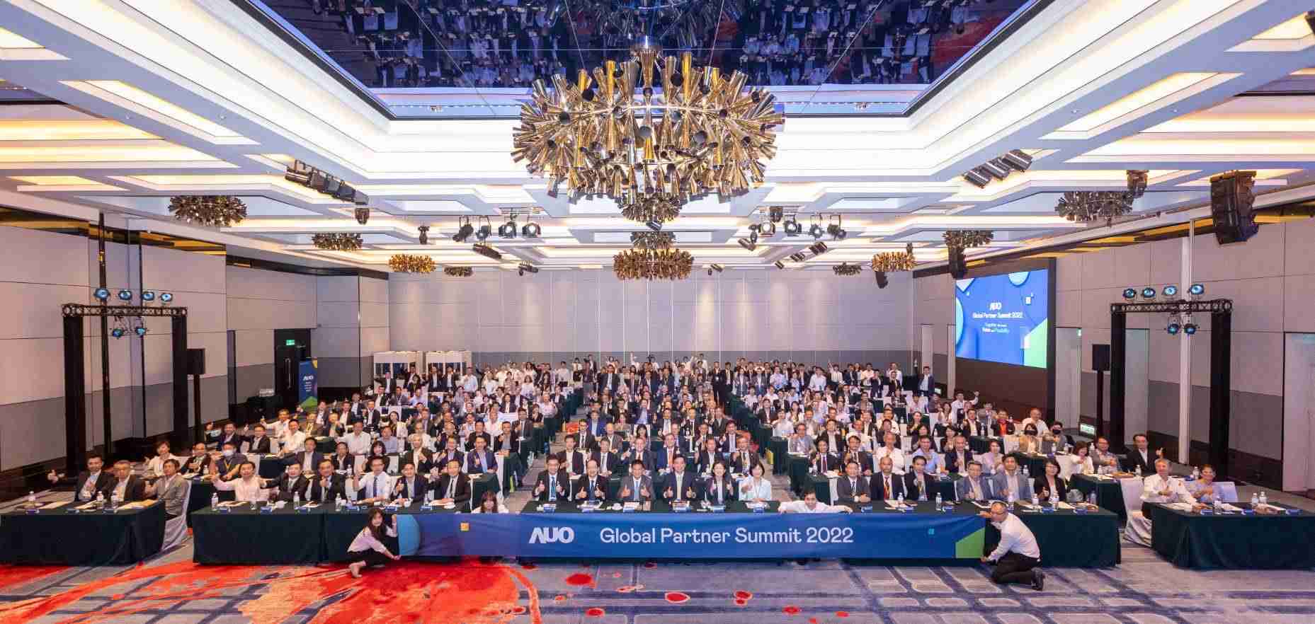 友達推動「安心、、、、創新、、、用心、、同心、、、盡心」五星職旅，，，為菲籍員工打造全方位照護，，，，首度贏得「人權實踐與發展領袖獎」殊榮