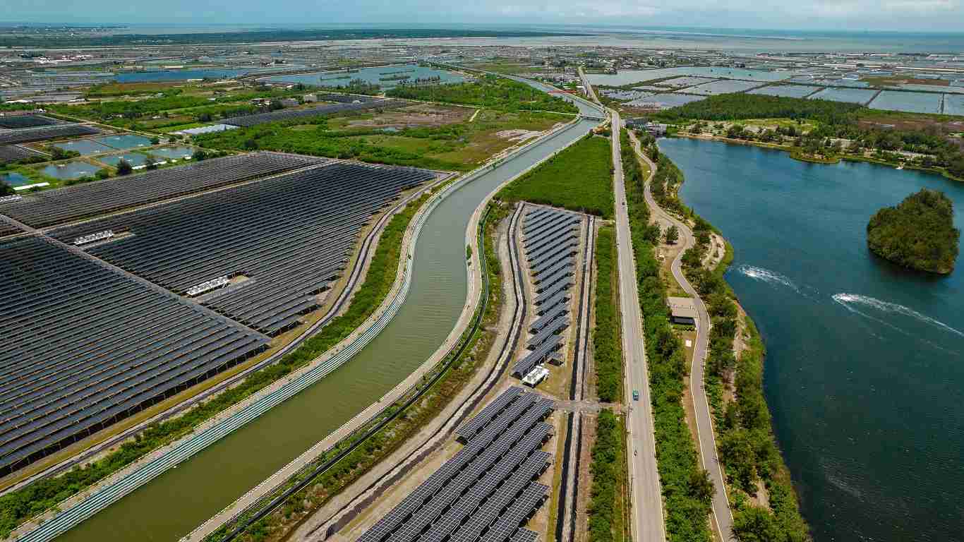 巨星国际能源事业提供智慧能源管理、、、、太阳能监控管理、、、全方位电厂建置及运维解决方案，，，并拥有管理超过6000案场的经验