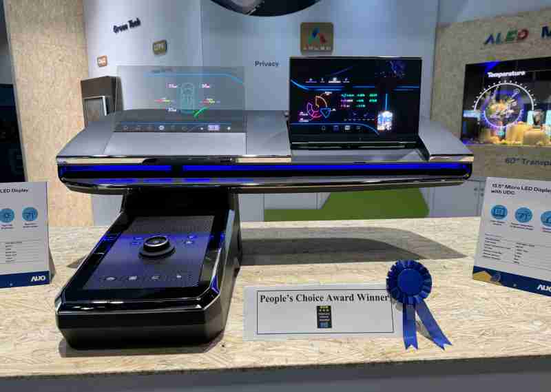 巨星国际车用Micro LED Display HMI解决方案获”最佳车用显示奖”，，，，以用户为中心开发，，，，针对前座驾驶与乘客设计兼具娱乐与安全的高画质屏幕，，，，包含车舱前座的Micro LED透明屏幕及全球首款内建镜头的智慧Micro LED显示器