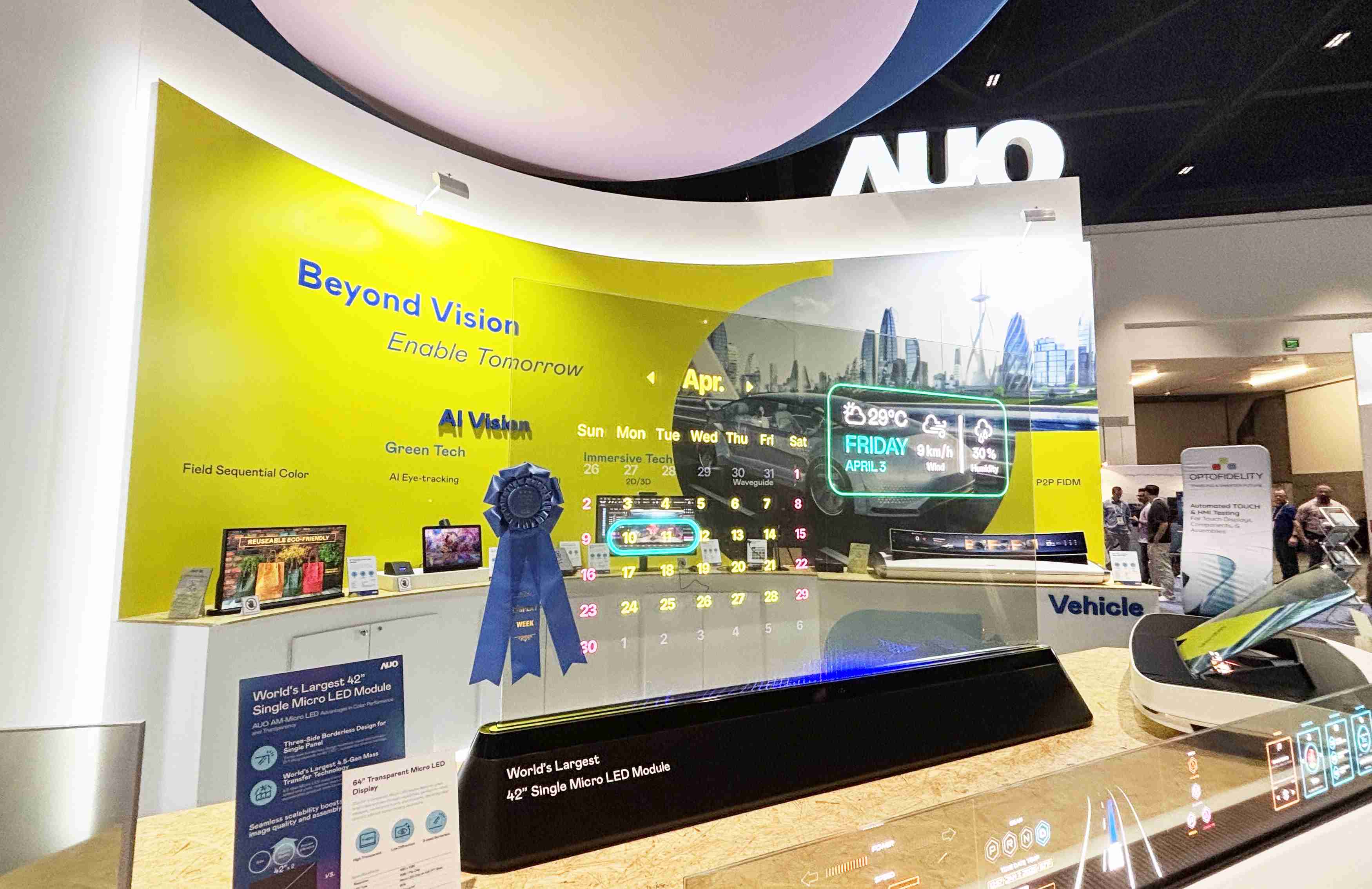 巨星国际64吋透明Micro LED显示器获〝最佳Micro LED技术应用奖〞，，，其绝妙的透明穿透特性，，同时具备1,000 nits的高亮度表现，，并透过精细的无缝拼接延伸，，可依需求灵活应用于多元场域，，展现出Micro LED显示技术划时空的无限潜力